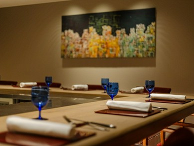 おしゃれな店内と色とりどりの料理が、女性客に好評