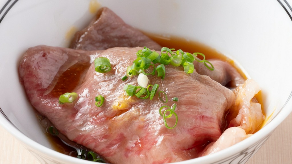 割下で味わう至福のひと口『サーロインの肉巻きこむすび』