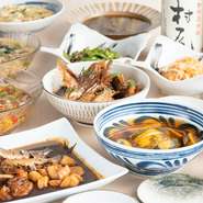 団体のゲストでも取り分けの手間がかからないよう、一人に一つずつ、人数に合わせて料理を提供。これにより、全員が均等に料理を楽しむことができ、特別なひとときを過ごせます。