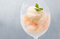 ※ソースは季節により異なります。