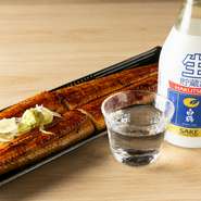 厳選国産鰻をシンプルに食す、蒲焼『特上』。鰻の風味・タレの旨みを楽しみつつ、一杯というのもオツなもの。優雅なチョイ飲みにもオススメできる逸品です。