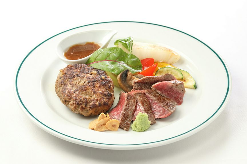 鉄板焼きとステーキを美味しく！ハイエンドな新ファミレス