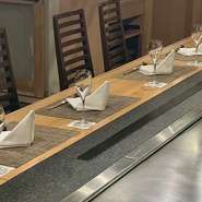 シェフが厳選した食材、味に追求した鉄板料理を目の前で仕上げてご提供、ご堪能頂けます。