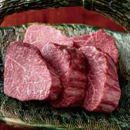 姉妹店に高級鉄板焼店の「虎幻庭」をもつTETSUでは都内では３倍の価格がついてもおかしくない品質の和牛をリーズナブルなお値段で提供することができます