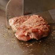 ・2枚　4,980円（税込み）
TETSU独自のルートで仕入れた極上の牛タン。その柔らかさで旨味たっぷりの味わいから「シャトーブリたん」と名付けました！是非、一度お試しくださいませ♪