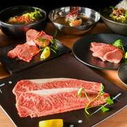 「本当においしい肉を食べてほしい」という店主の熱い思い。【黒毛和牛　焼肉山喜】では、提供する料理は全て自家製です。肉に関しては、オーダーが入ってから店内で手切り。真心を込めて提供しています。