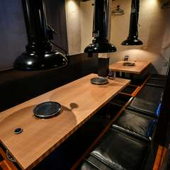 優しい灯りに照らされたアットホームな空間。家族の食事会に