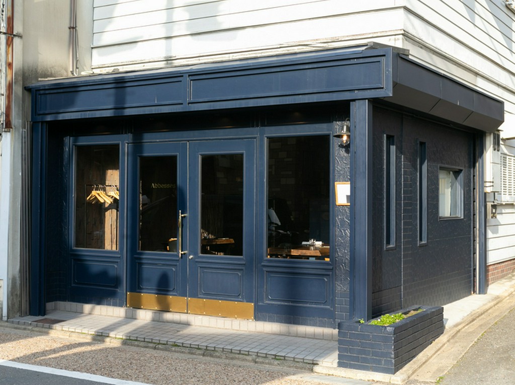 伏見稲荷エリアの一角で、非日常を楽しめるお店