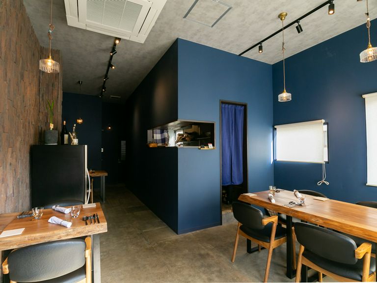 全8席のくつろぎ空間は、デートにも最適