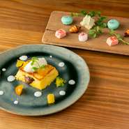 コースの締めくくりには、季節のフルーツを取り入れたデザートを用意。3つ以上の食材を組み合わせることで、味わいに立体感を持たせており、最後の一口まで楽しませてくれます。