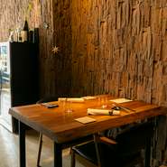 大切なゲストとの食事会にもおあつらえ向き。京都ならではの旬の食材で描かれるコースでは、まだ知らなかった京都の魅力を発見することも。国内外からのゲストに、新たな京都の魅力を伝える場面にもオススメです。