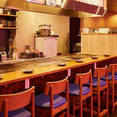 デートに最適♪並んで座れるカウンター席！