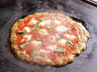 お好きなもんじゃ焼きと鶏の唐揚げなどの逸品をお楽しみいただけるお手軽コース♪