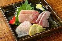 一人前　2切れずつ
3名様用に3切れずつにもできます。お気軽にスタッフまでお声かけください。