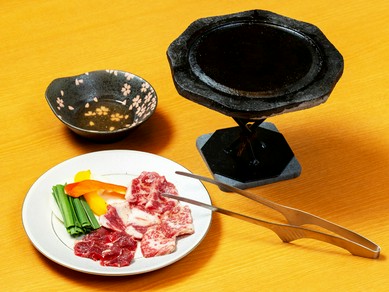 溶岩石×馬肉で一味違う焼肉を満喫『阿蘇溶岩焼き』