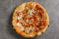チョリソーが乗ったトマトベースの辛いピッツァ、あなたはどこまで挑戦できるか？

