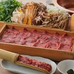 和牛黒タンと旬の茸、葱をおかか自慢の出汁しゃぶに芳醇な茸の香りと葱の食感を楽しめる、おまかせコース。