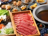 全9皿の和食コースでは、なんと言ってもおかか名物の「出汁しゃぶ」が楽しみ。