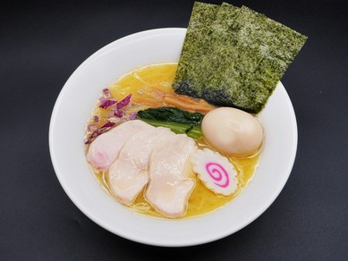 鶏白湯（塩）らぁ麺【特製】