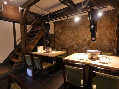 まるで別世界に迷い込んだかのような感覚に陥る地下フロア