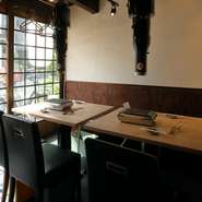 グループでの集まりにはぴったりのコースが用意されており、焼肉を心ゆくまで味わうことができます。また、アラカルトも豊富に取り揃えているので、その日の気分や予算に合わせて自由に選ぶのもオススメです。