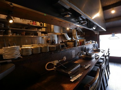 焼き台を真ん中に置いて二人のデートを満喫