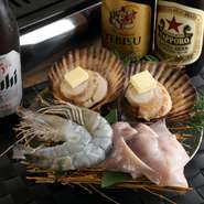 ジューシーなお肉と新鮮な海鮮が豊富に揃う焼肉店。それぞれが好きな具材を選び、自分の好みに合わせて焼き上げていく楽しみもあります。家族はもちろん、気の置けない友人も誘って皆で一緒に食事を満喫。