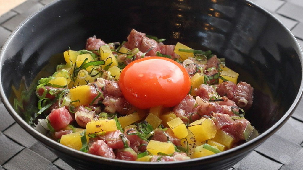 口の中で旨みが広がり、噛みしめるたび新しいおいしさがある『和牛とろタク丼』