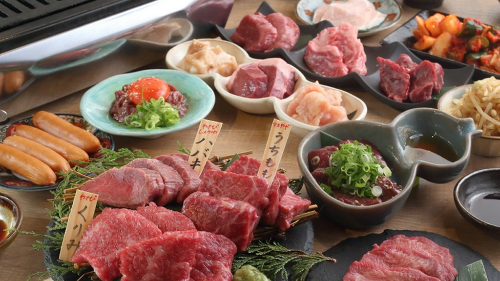 前菜から始まり、豊富な肉の部位を贅沢に味わう『コース』