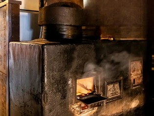 薪釜で時間をかけて炊き上げる『釜戸ごはん』