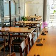 広々としたカウンター席で、伊丹出身の気さくな店主との会話をお楽しみ下さい。