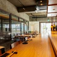 肉を知り尽くしたシェフと魚に精通したシェフ、2人のプロが出迎えてくれます。香り立つ匂いや音に期待感がふくらむ幸福感。デートや会食、女子会はもちろん、お一人様や友人同士のランチなどにもオススメです。