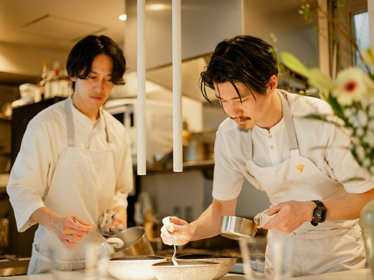 音も匂いもダイレクトに伝わる、目の前で繰り広げられるライブ感