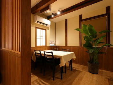 和とモダンの調和が織りなす、くつろぎの空間