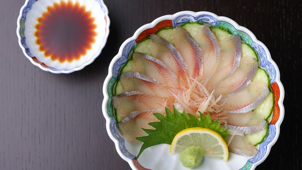 質と鮮度にこだわった食材たち。急流育ちの天然鮎の刺身は必見