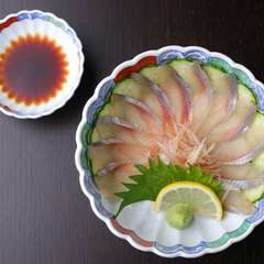 質と鮮度にこだわった食材たち。急流育ちの天然鮎の刺身は必見