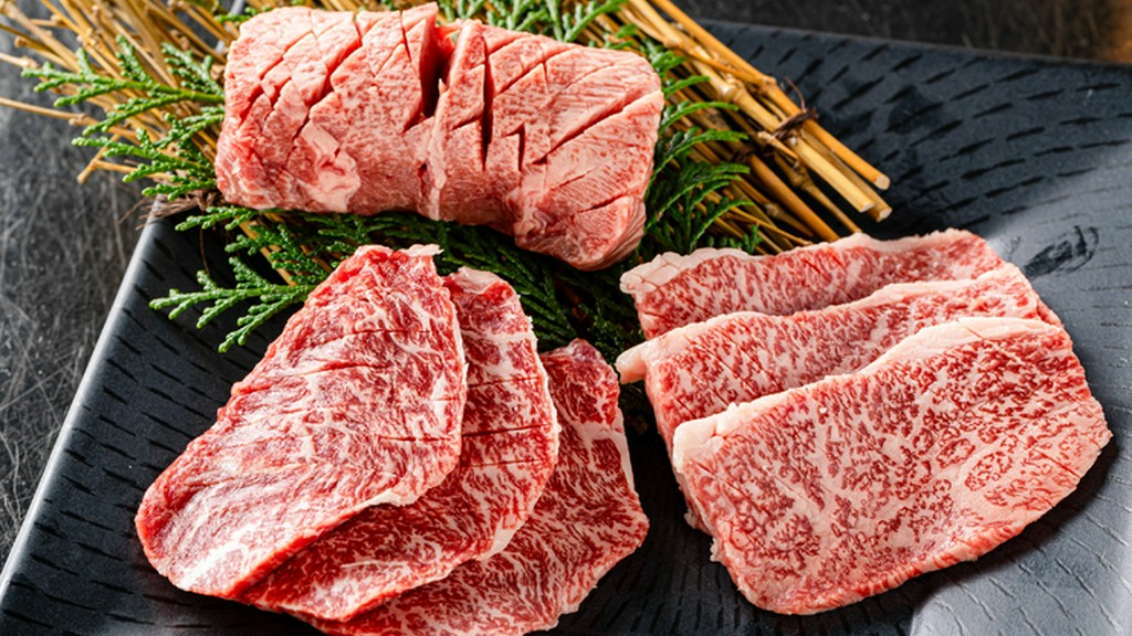 異なる部位を一度に楽しむならこれ『特選牛盛り合わせ』