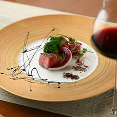 二種のジューシーな和牛を炭火焼で贅沢に『宮崎牛ヒレ肉と山形牛サーロインのステーキ』
