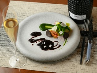 上質な和牛や新鮮な魚。採れたて伊豆野菜もふんだんに