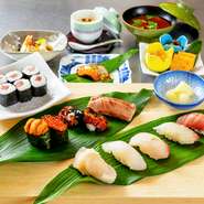 鮮度抜群の旬魚介と季節食材で織りなす寿司と一品を多数用意し、「お好み」と「おまかせコース」で提供。その日仕入れた厳選食材で織りなすコースは、とくに国内外の旅行者に好評。大阪グルメの魅力を堪能できます。