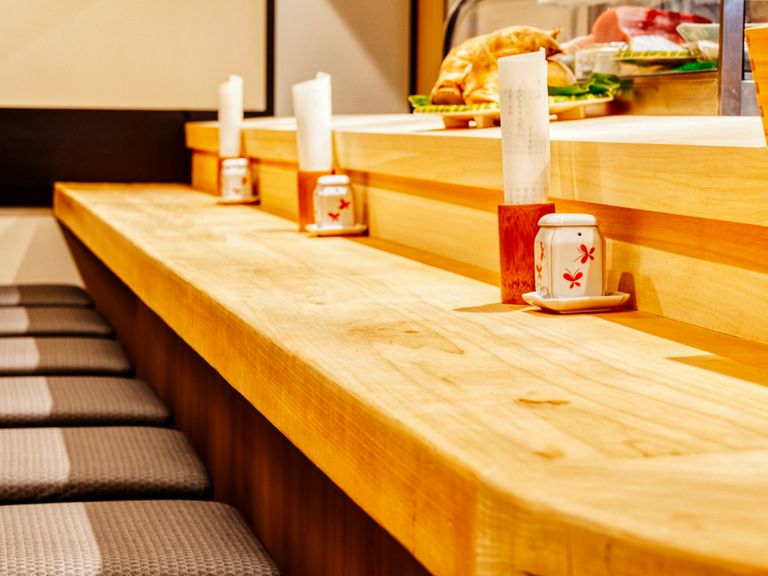 ふらりと立ち寄り、好みの寿司を楽しむ粋な使い方ができる店
