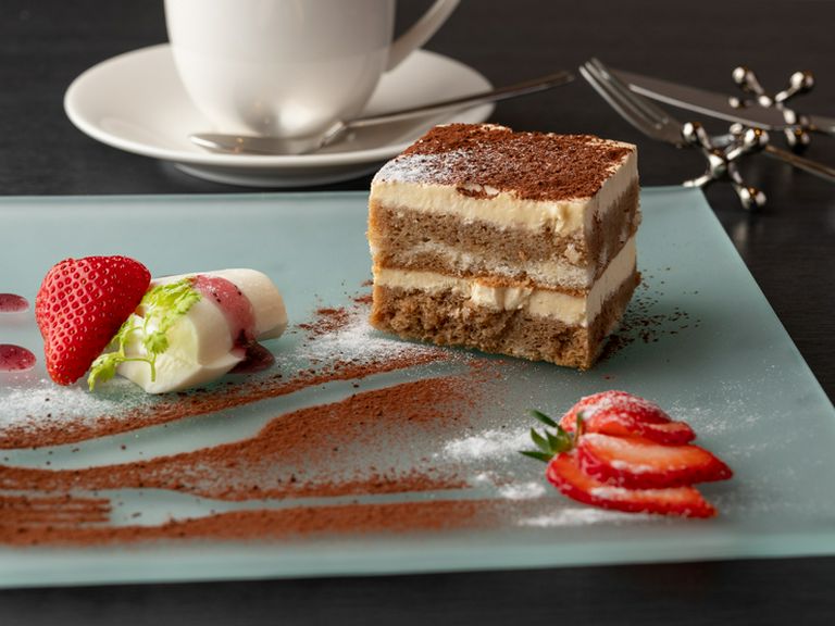 食後はもちろん、カフェタイムにもオススメ『お任せドルチェ盛りセット(ドリンク付き)』