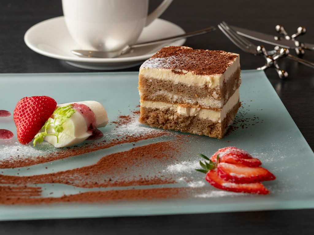 食後はもちろん、カフェタイムにもオススメ『お任せドルチェ盛りセット（ドリンク付き）』