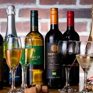 ワインシャンデリアでお客様が選んだお好みのワインをグラスに好きなだけ注いでお召し上がりいただけます。