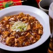 単品の2時間飲み放題もあり、急な集まりごとにも頼もしいお店。ビール・ハイボール・ワイン・チューハイ・焼酎など、好きなお酒をお気に入りの中華と楽しめます。