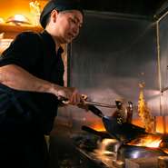 本格派である一方で、親しみやすさも大切にしている佐伯氏。お酒のお供としても、ご飯のおかずとしても楽しめる味付けを意識。世代を問わず昼夜で利用できるお店を目指しています。