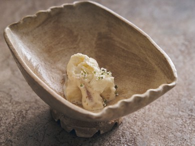 『真珠貝と洋梨の白和え ミルク湯葉添え』