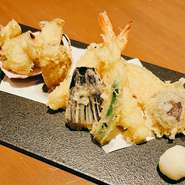 本日おすすめの天ぷらが5種類乗っています。
※季節により内容が変わる場合がございます。