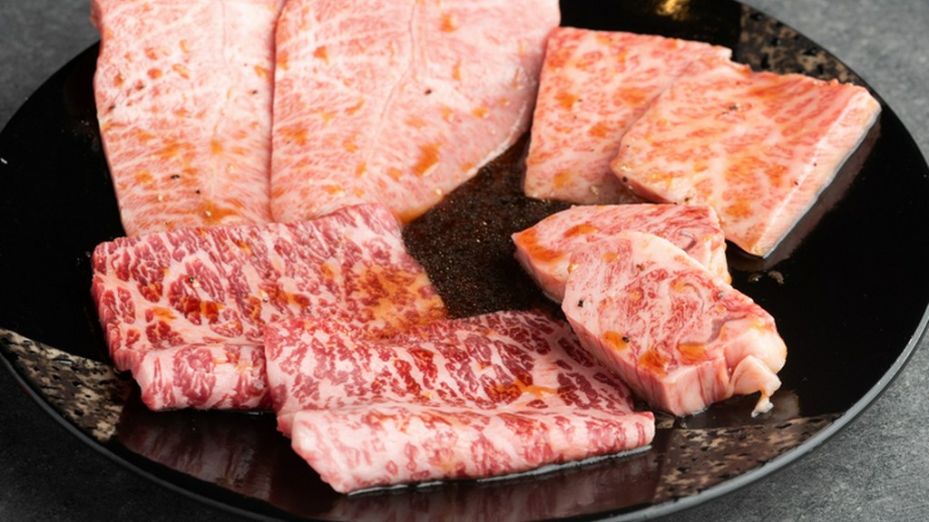 但馬牛のタンやハラミなど、全国から厳選された和牛を使用