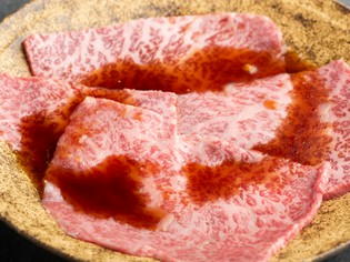 そのままでも、タレや塩をつけても。但馬牛などの厳選和牛